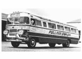 Carroceria rodoviária do final dos anos 50, provavelmente sobre chassi Ford importado na década anterior, na frota do Expresso Pelotas-Rio Grande, de Pelotas (RS) (fonte: site toffobus).