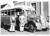 Em um mercado dominado pela Ford e Chevrolet, ainda eram raros os veículos europeus; na imagem, um chassi alemão Henschel 1935 da Viação Campos Gerais, de Ponta Grossa (PR) (fonte: site aleosp).