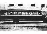 Ford 1947 com carroceria incomumente longa servindo ao transporte público de São Luiz (MA).