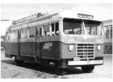 Ford 1954 com carroceria de duas portas e bagageiro; da Empresa Redenção, tinha Guaiuba (CE) como destino (fonte: Cepimar).   