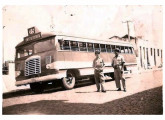 Raro exemplo de chassi pesado com carrocerias nordestinas tipo "coach" é este FNM 1953, de Campina Grande (PB) (fonte: José Marcos Cabral Filho).