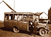 Ônibus Studebaker de Ponta Grossa (PR) do final dos anos 20 (fonte: site aleosp).  