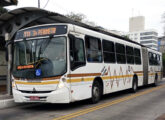 Dois articulados Mega da Companhia Carris Porto-Alegrense: em chassi Agrale (foto: Eduardo Rodrigues / onibusbrasil) ...