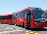 Um dos articulados Mega BRT com portas à esquerda e chassi Mercedes-Benz vendidos para o México, exposto em 2018 no 10o Congreso Internacional de Transporte, na capital mexicana (fonte: portal autobusesurbanosmx).
