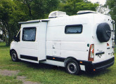 Neway Master Home (sobre Renault Master) - uma van equipada com lateral slide-out.