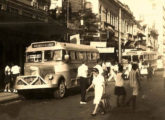 Seguramente o único lotação Nicola a operar no estado do Rio de Janeiro, este Mercedes-Benz, fotografado em 1965, pertenceu ao Expresso Amari, de Niterói (foto: Augusto Antônio dos Santos / ciadeonibus).