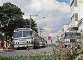 Dois Nicola, um do início e outro do final da década de 60, em 1973 estacionados na Praça da Bandeira, local do antigo terminal rodoviário de Jundiaí (SP) (fonte: Décio Oliveira / classicalbuses).
