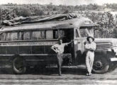 Caminhão médio Ford 1946-47 com carroceria Nicola praticando a então difícil rota de mais de 550 km entre Ponta Grossa e Foz do Iguaçu (PR) (fonte: site revistaautobus).