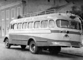 Lotação rodoviário sobre chassi médio Dodge ou Fargo do início dos anos 50 fornecido para a extinta Empresa Santa Teresinha (fonte: Ronaldo Rodrigues Petry / clubeonibusmonteiro).
