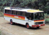 Diplomata sobre chassi fora-de-estrada F 112 HL em fotografia oficial Scania de 1987.