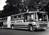 Para a Viação Garcia, em 1977 foi projetado este Scania B-111 articulado; a partir do final da década as colunas verticais seriam adotadas em toda a linha.