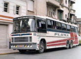 Diplomata 2.50 sobre Scania B 111 na frota da paranaense Pluma; no momento da tomada da imagem (em 1982) o ônibus atendia à rota Rio-Buenos Aires (foto: Fábio Dardes).