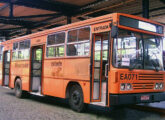 Urbanus de três portas em chassi Mercedes-Benz OF-1315 da Auto Viação Nossa Senhora do Carmo, aplicado às linhas alimentadoras do sistema integrado urbano de Curitiba (PR) (foto: Daumer Marinho da Silva / imponibus).