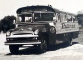 Caminhão Chevrolet nacional de 1960 com  carroceria rodoviária derivada do Diplomata (fonte: site egonbus).