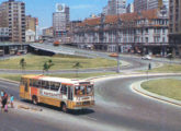 TR-3 da Auto Viaç!ao Navegantes em detalhe de cartão postal de Porto Alegre (RS) do final da década de 70.
