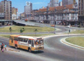 TR-3 da Auto Viaç!ao Navegantes em detalhe de cartão postal de Porto Alegre (RS) do final da década de 70.