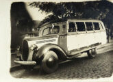 Cartão postal da Empresa Jaeger & Irmão mostrando seu Ford 38 aplicado à extensa ligação entre Porto Alegre (RS) e Florianópolis (SC), via Araranguá (fonte: Ivonaldo Holanda de Almeida).