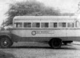 Ônibus em chassi Chevrolet 1964 da Empresa Estrela da Manhã, de Teresina (PI); a foto é de 1965 (fonte: portalpiracuruca).