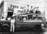 Ford 1937 estabelecendo a ligação entre Rancharia, Alegria (hoje Agissê) e Iepê, no Oeste do Estado de São Paulo (fonte: Ivonaldo Holanda de Almeida / Sueli Coleto).