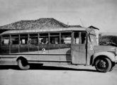 Um Studebaker com chassi mais longo pertencente à Auto Viação Guatá, de Lauro Müller (SC); o veículo atendia à ligação do distrito de Guatá com Criciúma, via Orleans, Braço do Norte e Urussunga (fonte: portal egonbus).