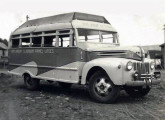 Carroceria artesanal da catarinense Tupy, de São Joaquim; o pequeno ônibus fazia a ligação entre Bom Jardim da Serra e Lages (SC) (fonte: Valdir Dutra / egonbus).