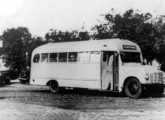 Studebaker 1950 operando a ligação Santos-Itanhaém (fonte: portal zwarg).