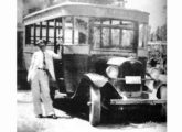 Chevrolet 1927 com carroceria de requintado desenho, operado em Brusque (SC) por seu proprietário, Paulo Malossi (fonte: Alexandre Francisco Gonçalves / onibusbrasil).
