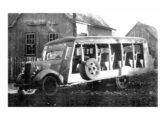 Ford 1934 - um dos sete ônibus Ott da operadora Andorinha mostrados na fotografia anterior.