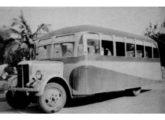 A Ott foi pioneira na construção de carrocerias fechadas na Região Sul; este ônibus de 1935 utilizou um chassi Mack (fonte: Classic Show).