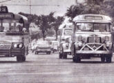 À direita, um lotação Pilares da linha Lins-Lagoa circula pela avenida Beira-Mar, no Rio de Janeiro (RJ), em novembro de 1962; à esquerda um ônibus Cermava em chassi LP (foto: O Cruzeiro).