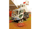 Varredeira autopropelida com 2 m³ de capacidade, em sua primeira versão, modelo exposto no Agrishow 2008 (foto: LEXICAR).