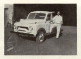 O mecânico Manoel Alves da Silva denominou "Catiguá" este pequeno caminhão por ele construído, entre 1958 e 1959, em Ituiutaba (MG); a maior parte dos elementos veio de veículos Ford (motor, câmbio e diferencial de 1929, chassi de 1932 e sistema de direção de 1946); cabine e carroceria foram feitos em sua oficina (foto: Automóveis & Acessórios).