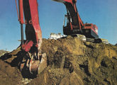 HC300, a maior das sete escavadeiras hidráulicas produzidas no Brasil pela Poclain em anúncio de meados da década de 70 (fonte: João Luiz Knihs).