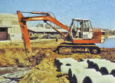 Escavadeira hidráulica sobre esteiras TC S, igualmente equipada como retroescavadeira e já com a marca Case. 