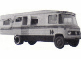 Motor-home Guarani de 1980 sobre Mercedes-Benz 608, com salão integrado à cabine. 
