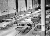 Pavilhão de laminação da carroceria do Puma-VW: o enorme sucesso do novo modelo exigiu a produção seriada.