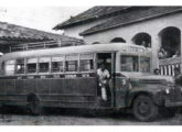 Ford 1946 da Auto Viação Rosa, praticando a ligação entre Tietê e Tatuí (SP); o ônibus teve a carroceria construída pela própria empresa (fonte: Ivonaldo Holanda de Almeida).