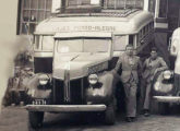 Outro Ford 1940 da Fontes & Ranzolin; note a extraordinária largura da carroceria artesanal (fonte: Antonio Ranzolin / egonbus).