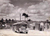 Ônibus sobre caminhão pesado International 1948 operando em Campina Grande (PB) na década de 60 (fonte: Ivonaldo Holanda de Almeida).