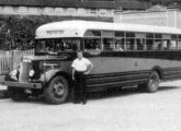 Ônibus White 1948 com carroceria local, operado pela empresa Kumm Irmãos & Cia., de Blumenau (SC) (fonte: portal museudantu).