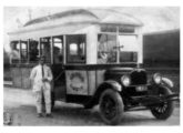 Ônibus Chevrolet 1927, um dos primeiros a circularem em linhas regulares de São Caetano do Sul (SP), cidade onde se localizava a fábrica brasileira da GM (fonte: Raízes).