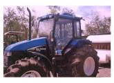 Trator New Holland com cabine Promege.