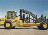 Forwarder RK-411, para o transporte de madeira bruta, lançamento de 1991 (fonte: João Luiz Knihs / Carga & Transporte).