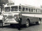 Da primeira fase da Rasera (e claramente inspirado nos primeiros coaches nacionais da Chevrolet, de 1949), este ônibus pertenceu à Porcelana Schmidt, de Campo Largo (PR) (fonte: Marco Tozo / Onibus Antigo de Curitiba).