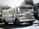 Sobre chassi de caminhão médio, este ônibus servindo a Itambi (PR) teria tido uma das primeiras carrocerias fabricadas pela Rasera.