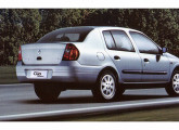 No ano 2000 chegou o Clio Sedan. 
