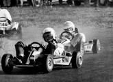Escola de campeões (i): Carol Figueiredo ao volante de karts Mini (fonte: site kartonline). 