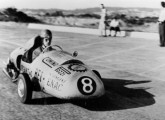 Até um monoposto Isetta, preparado por Silvano Pozzi e Comino e pilotado por Neville Hoff, freqüentou Interlagos nos anos 50 (fonte: site flaviogomes). 