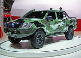 Hilux Exército, versão militarizada da picape Toyota exposta no 28o Salão do Automóvel; o veículo foi preparado pela Rontan por encomenda do fabricante japonês (foto: LEXICAR).