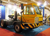 Em 2009 o modelo TT-40 recebeu seu primeiro face-lift; na imagem, o stand da Rucker na Movimat (foto: LEXICAR). 